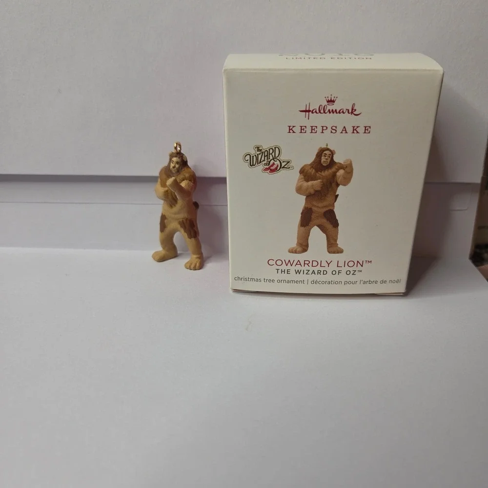 Hallmark Keepsake 2018 Limited Edition The Wizard of Oz Cowardly Lion Ornament